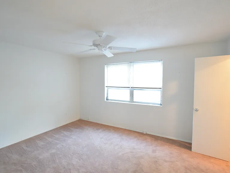 Delaney Court — Photo 11