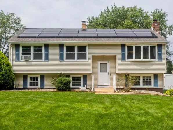 11 Dana Dr, Oxford, MA 01540