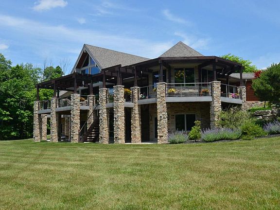 3rd image of 132 Liberty Woods Ct