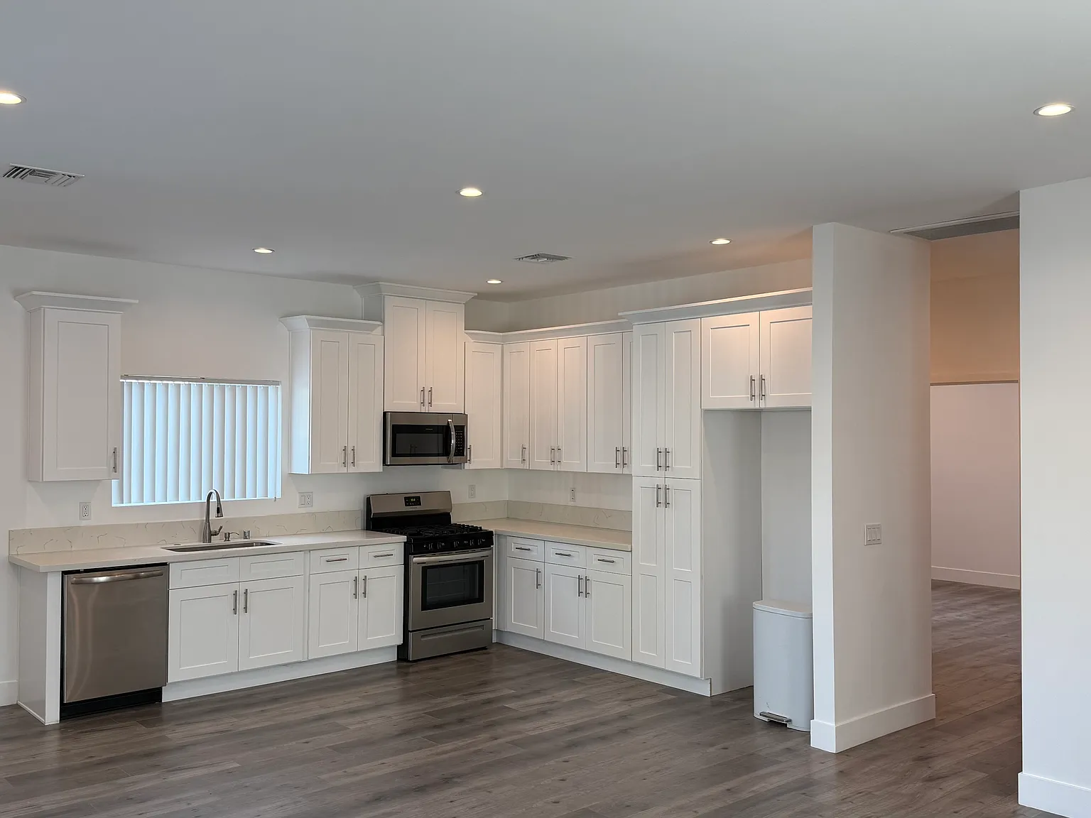 2 bed, 1000 sqft, $3,800 — Photo 3