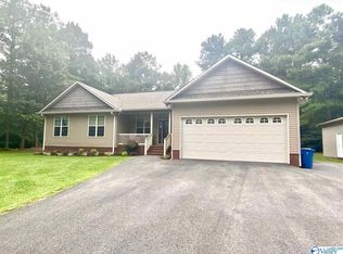 2506 Mount Carmel Dr, Guntersville, AL 35976