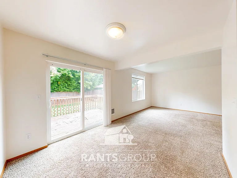 695R — Photo 7