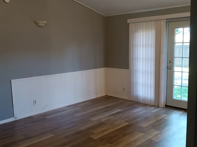 747 Sherbrook Dr — Photo 2