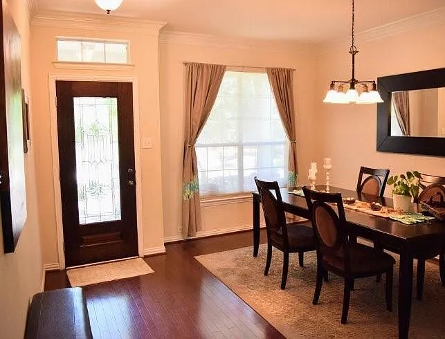 3 bed, 2.5 bath, 2543 sqft, $2,800 — Photo 3
