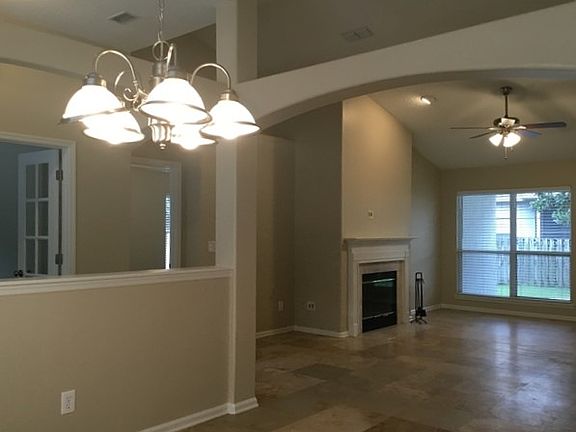 5th image of 268 W Silverthorn Ln