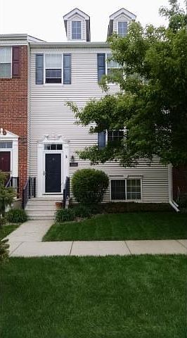 Great Eastern style town home with separate entrance.