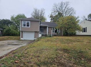 320 Circle Dr, Fort Scott, KS 66701