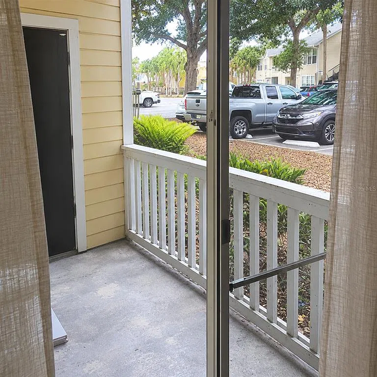 2 bed, 2.0 bath, 934 sqft, $1,900 — Photo 3