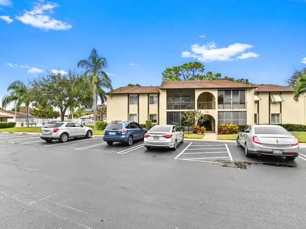136 Lake Pine Circle #D-1, Greenacres, FL 33463