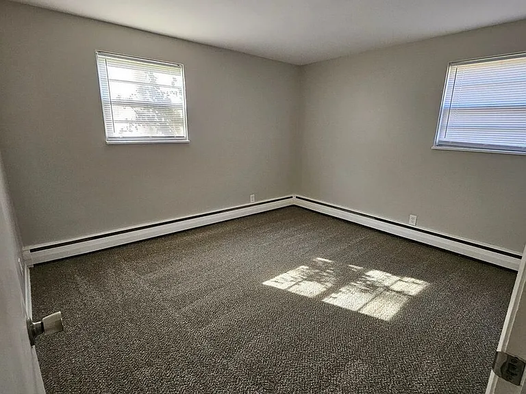 122B N Washington St — Photo 6