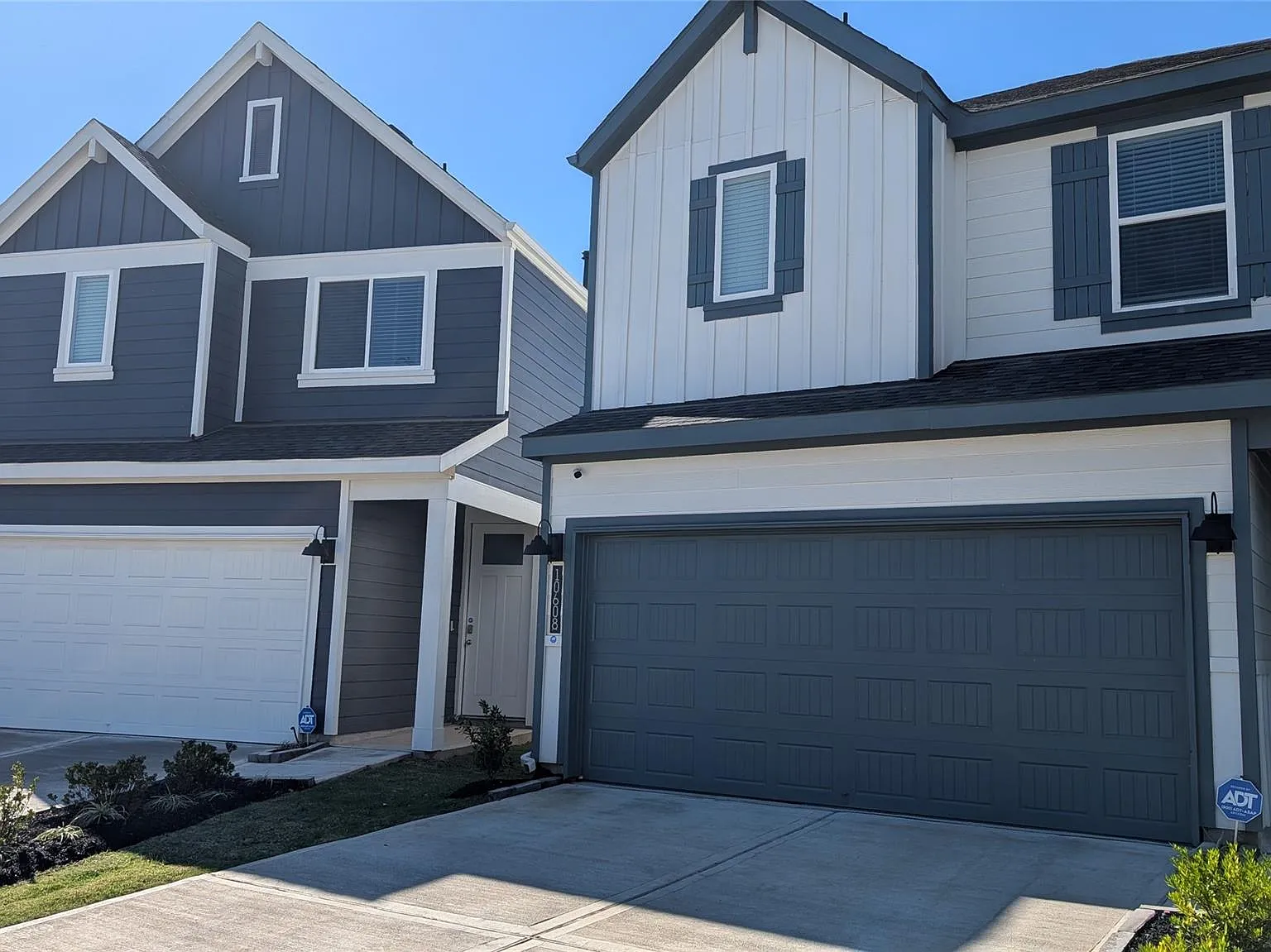 4 bed, 2.5 bath, 2054 sqft, $2,600 — Photo 1