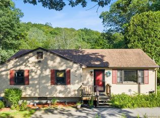 52 Singleton Rd, Chaplin, CT 06235