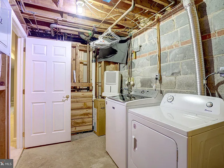 821 N Latham St — Photo 38