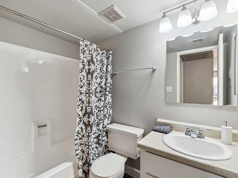 Sorrento Apartments — Photo 49