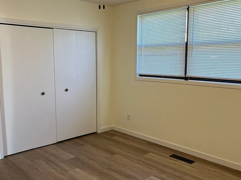 1468 Eastview Dr — Photo 12