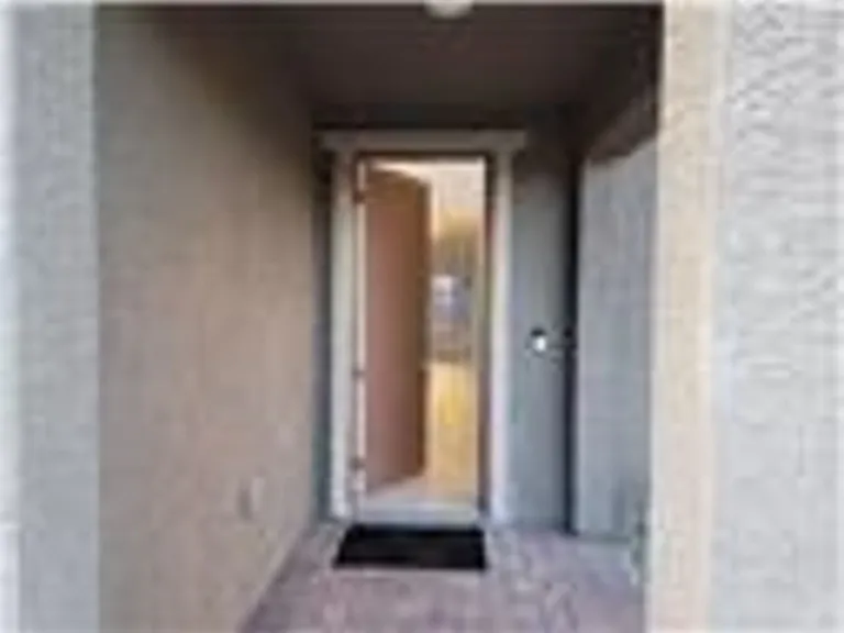 2724 Sweeping Palm Rd — Photo 3
