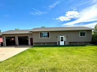 580 Zabolotny Dr, Killdeer, ND 58640