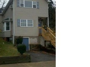 13 Fort Putnam St, Highland Falls, NY 10928