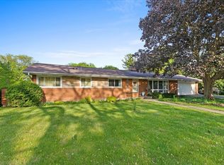 605 Lill St, Barrington, IL 60010