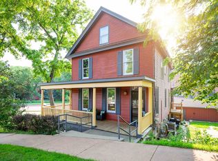 613 S Bench St, Galena, IL 61036