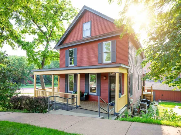 613 S Bench St, Galena, IL 61036