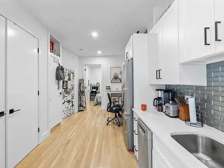 425 Amsterdam Ave #2N — Photo 3