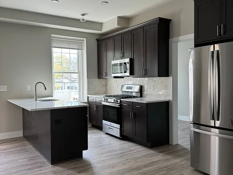 24 Veterans Memorial Dr E #1 — Photo 14