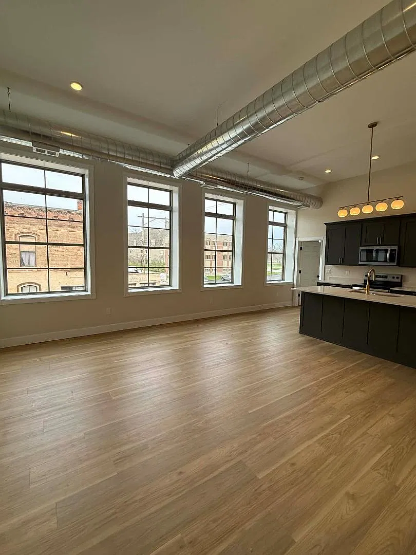 19 N 7th St - 202 — Photo 3