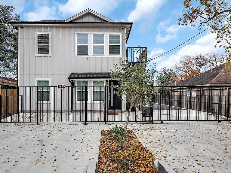 3625 Lydia St #B — Photo 1