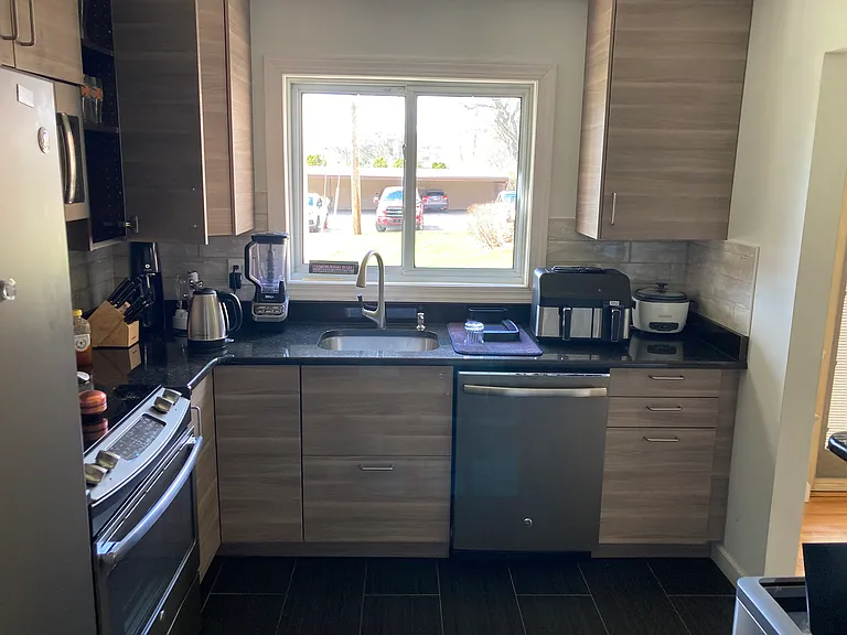 Fully equipped kitchen 0 stainless steel appliances