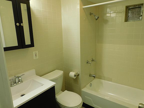3rd image of 1407 W Superior St #1R