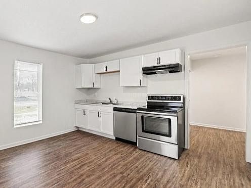 5th image of 128 Fort St