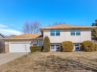 3446 Grandmore Ave, Gurnee, IL 60031