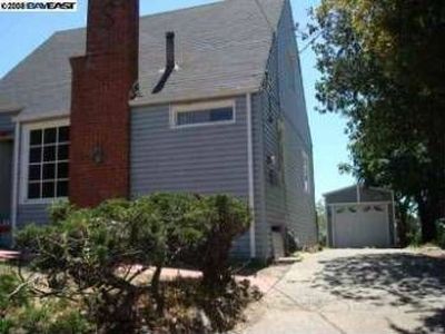 8617 Seneca St, Oakland, CA, 94605