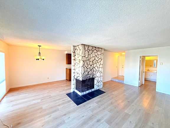 5th image of 1275 Barry Ave #5