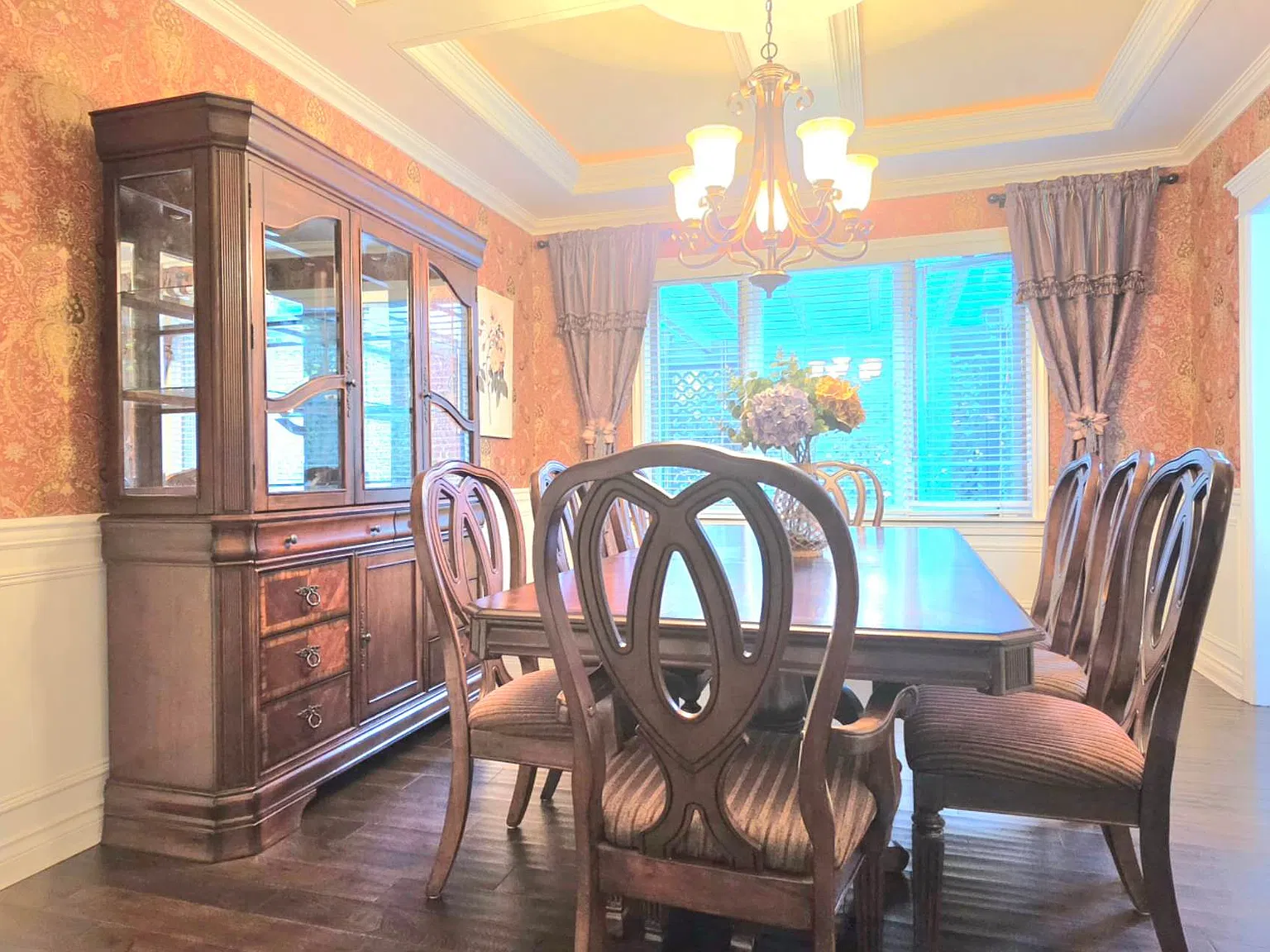 4 bed, 5000 sqft, $8,000 — Photo 4