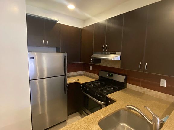 3rd image of 3083 32nd St #2R