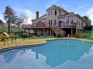 23 Glendale View Dr, Hampden, MA 01036