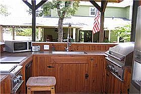 Outdoor Kitchen