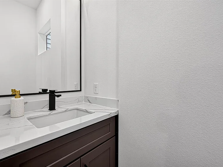 3315 Daphne St — Photo 25