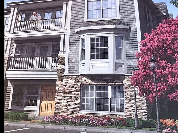 2nd image of 168 Clubhouse Cir