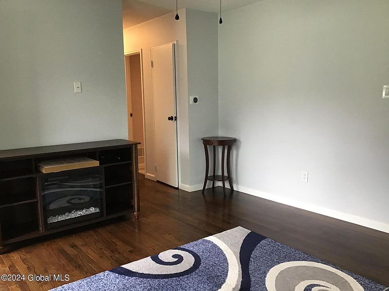4th image of 46 Parkview Court