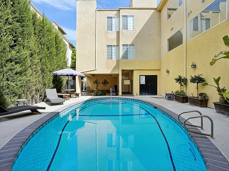 Willis Apartments — Photo 54