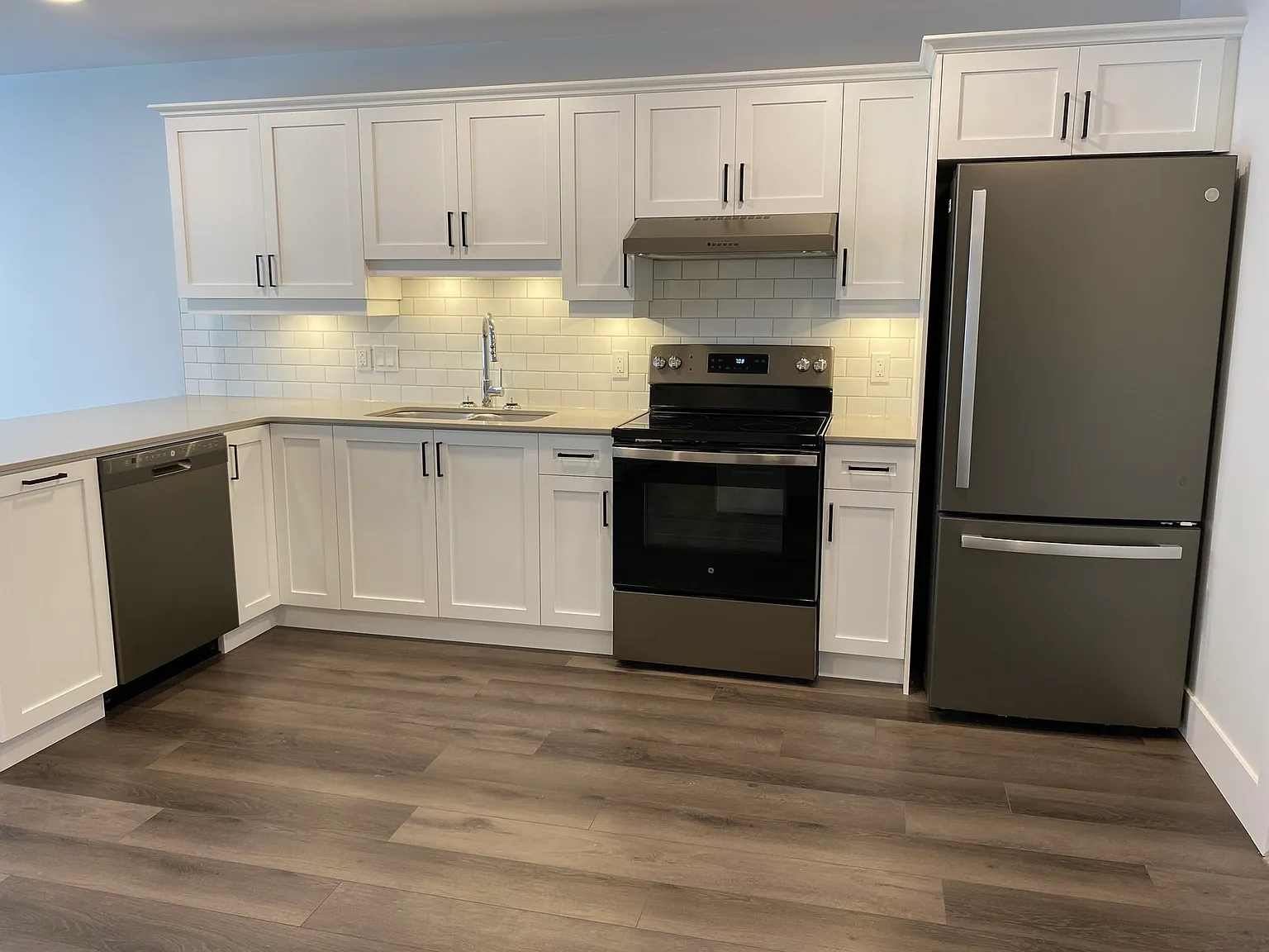 1 bed, 600 sqft, $1,352 — Photo 2