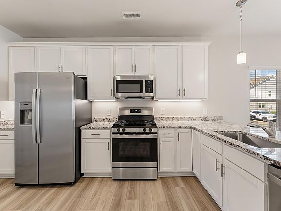 4th image of 301 Hollenbeck Pl