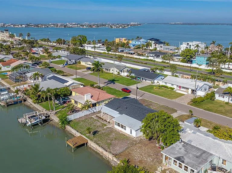 7930 Causeway Blvd S — Photo 56