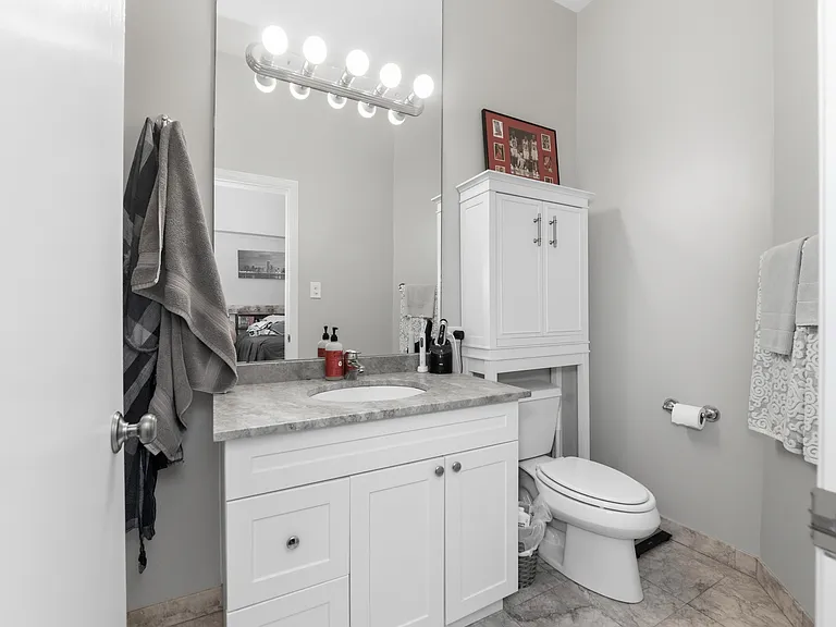 954 W Cuyler Ave #1E — Photo 8