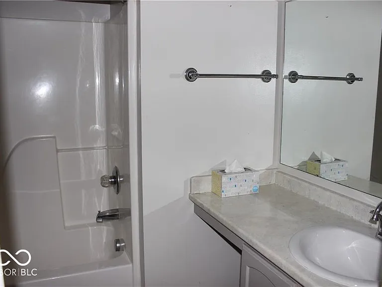 6255 Canterbury Dr — Photo 17
