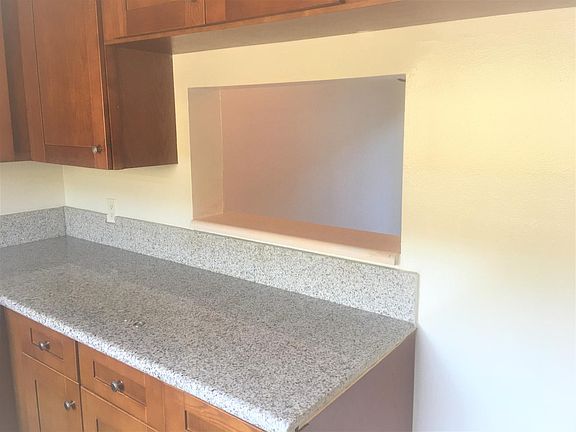 3rd image of 427 W Glenoaks Blvd APT 5