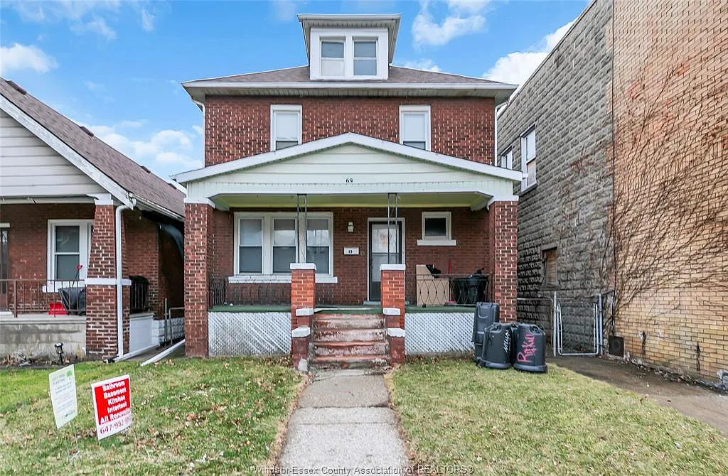 69 Shepherd St E photo 1